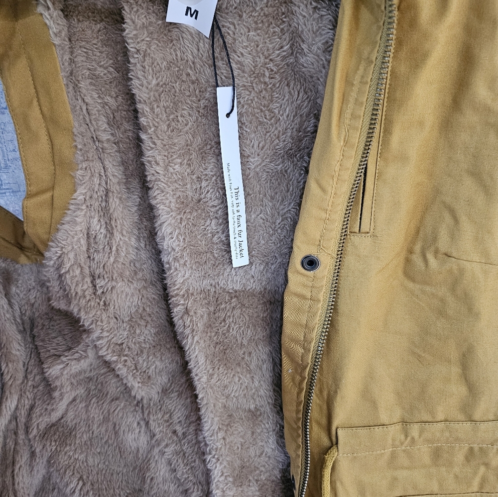 Vest - Picture 2 of 4